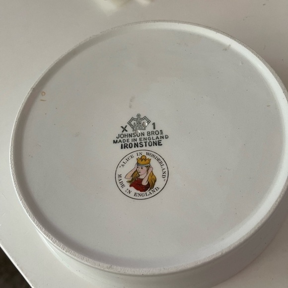 Johnson Bros. Ironstone Alice in Wonderland Walrus Made in England Child’s Bowl - Picture 4 of 4